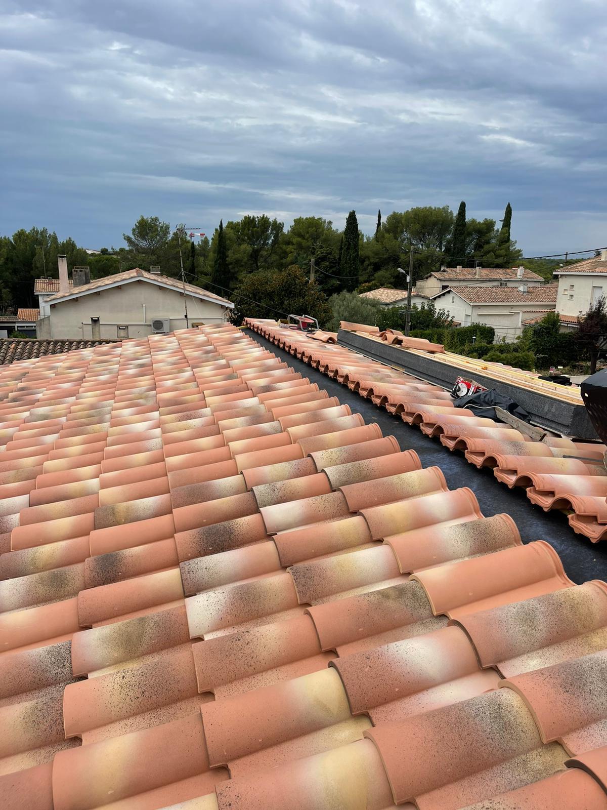 Toiture tuiles canal Le Tholonet